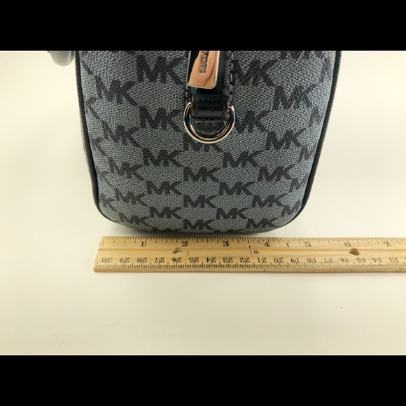 ✨BRAND NEW Michael Kors Small Duffle Purse✨ - Picture 6 of 7